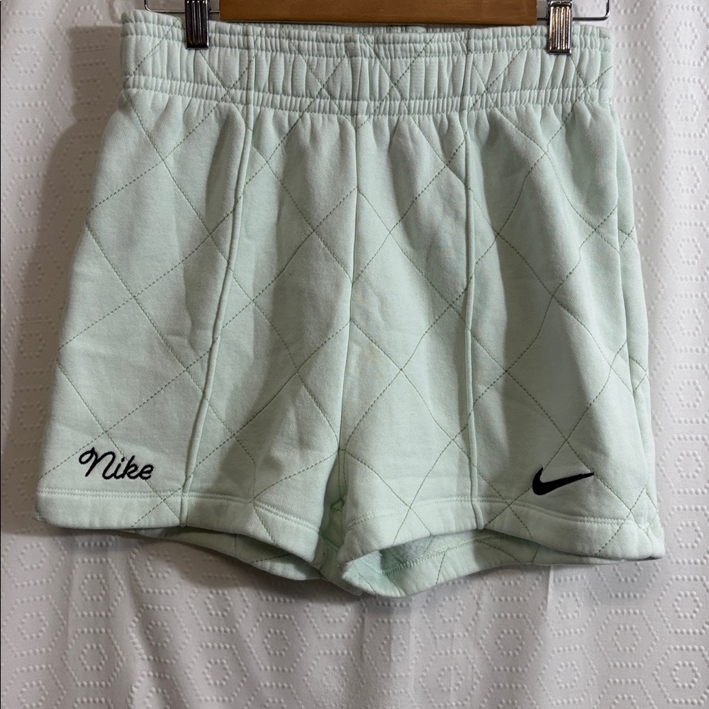 Nike Sportswear Quilted Fleece Shorts - Picture 4 of 10